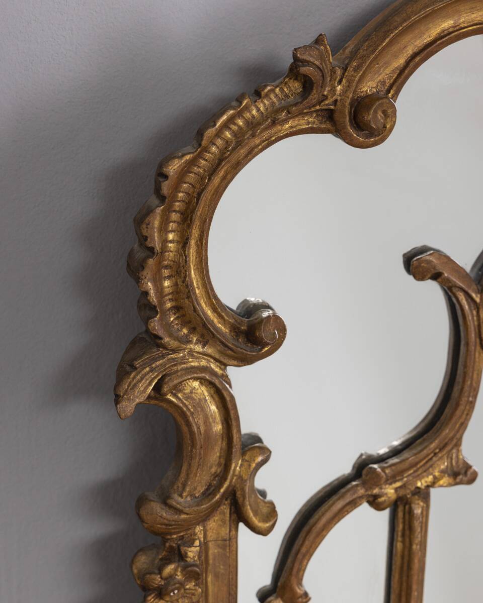 EARLY 20TH CENTURY BAROQUE-STYLE GOLDEN WOODEN WALL MIRROR
