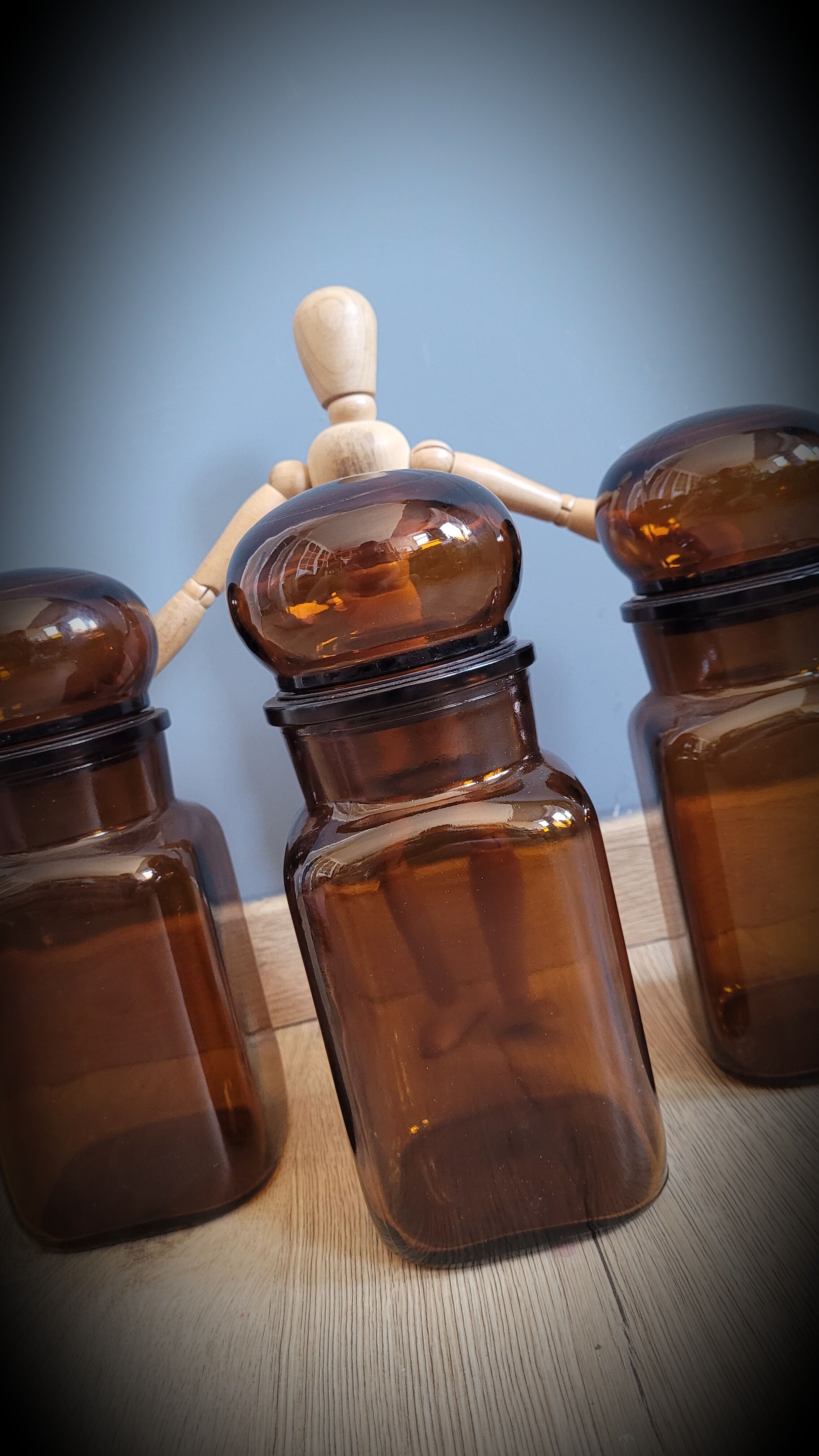 Trio bottles brown round cap