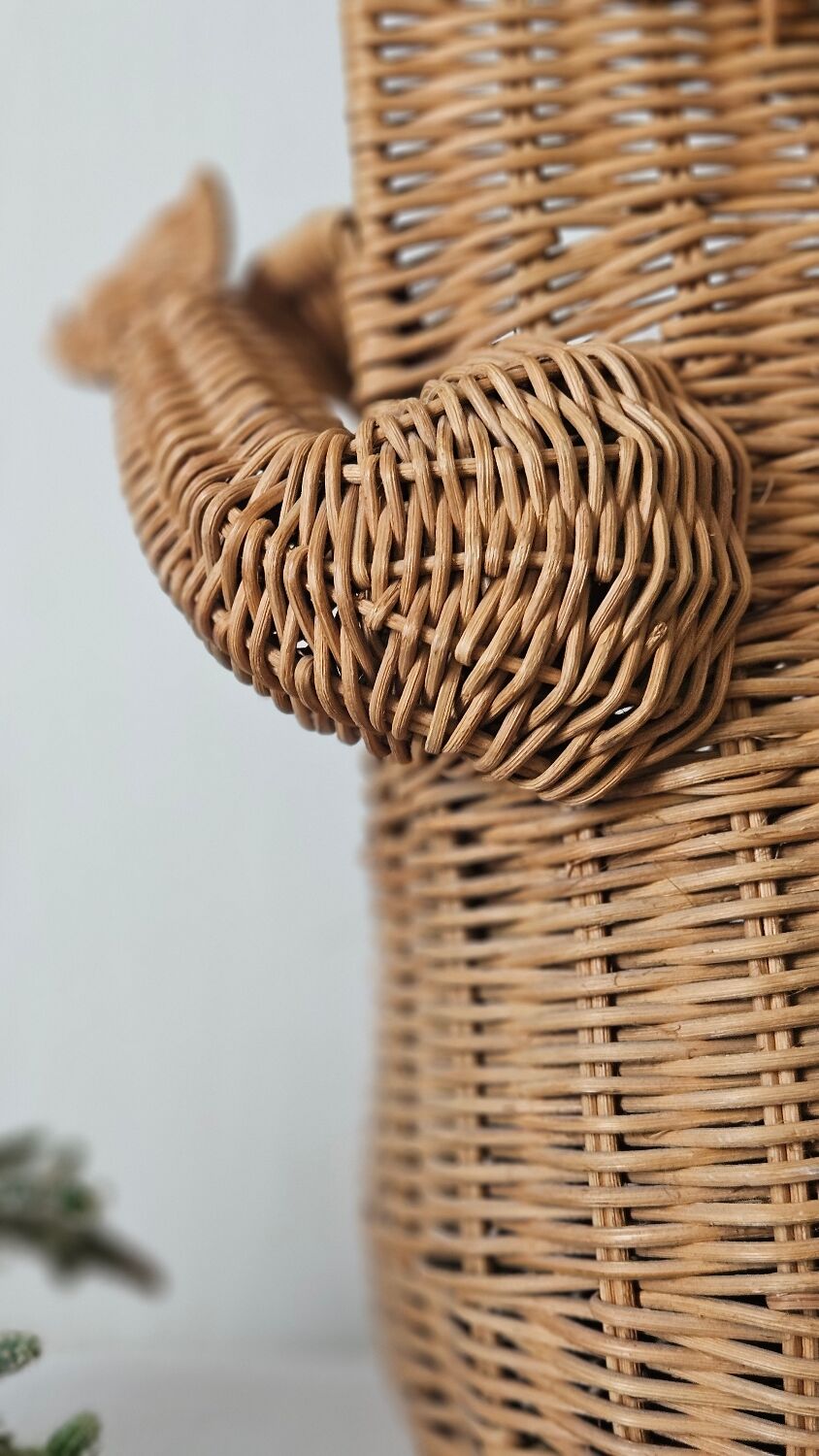 Vintage rattan frog magazine rack