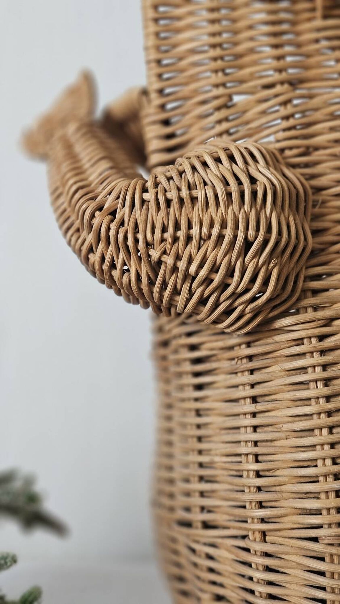 Vintage rattan frog magazine rack