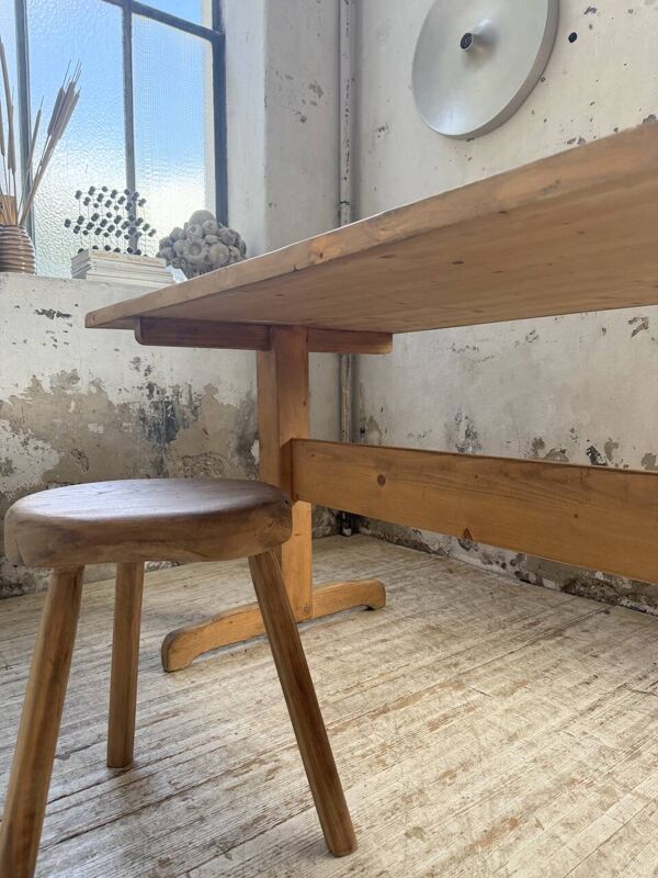 Table de repas pin mobilier de montagne perriand