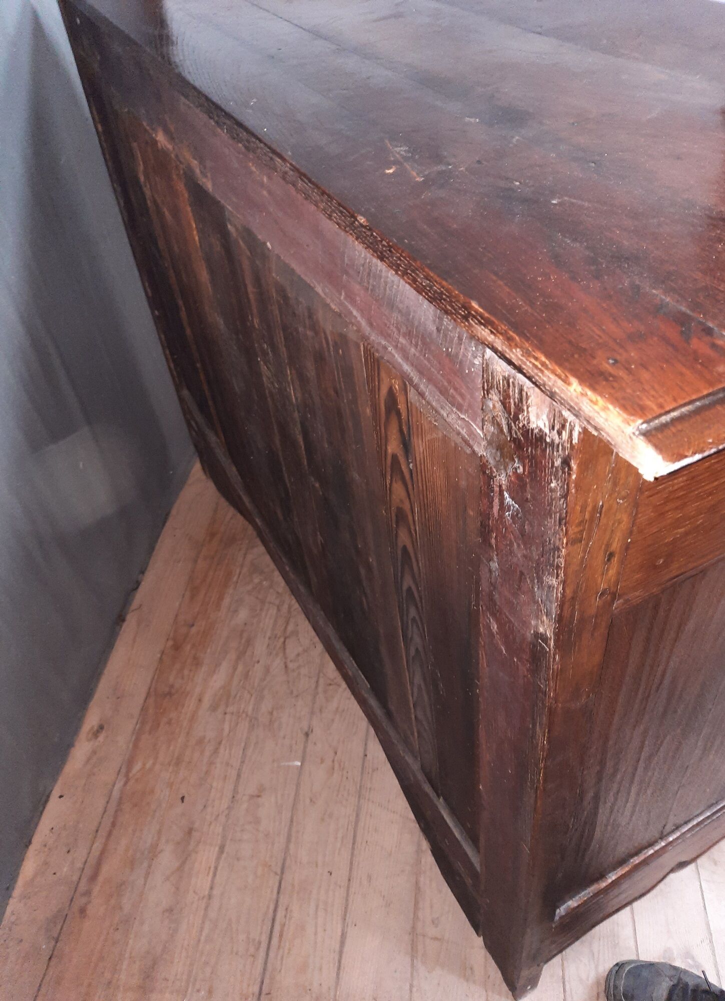 Chest of drawers in solid chene of the eighteenth sawcum