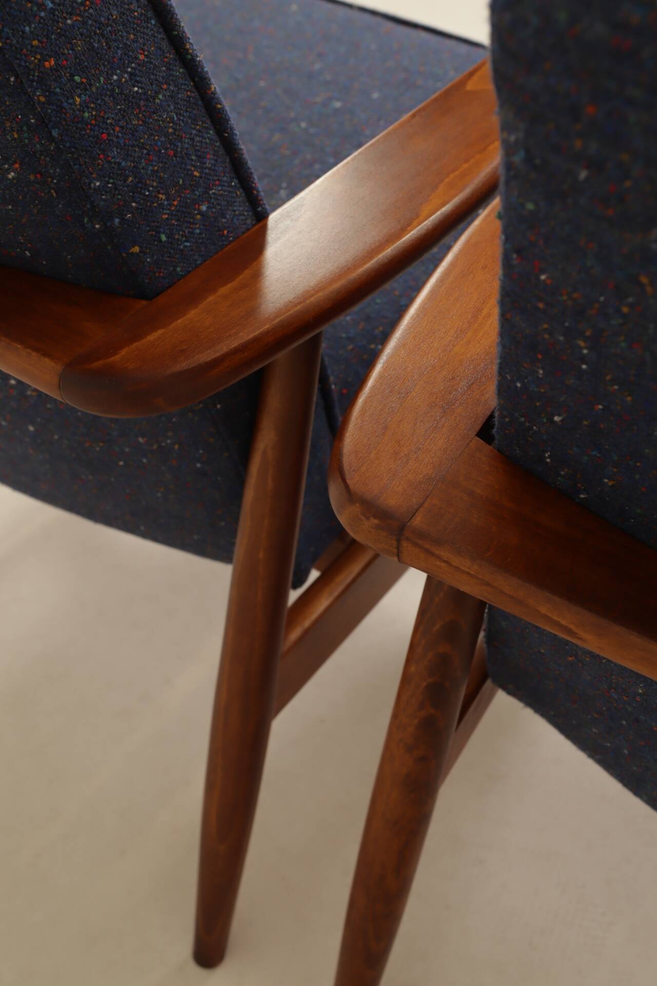 Paire de fauteuils scandinave vintage bleu marine tweed 