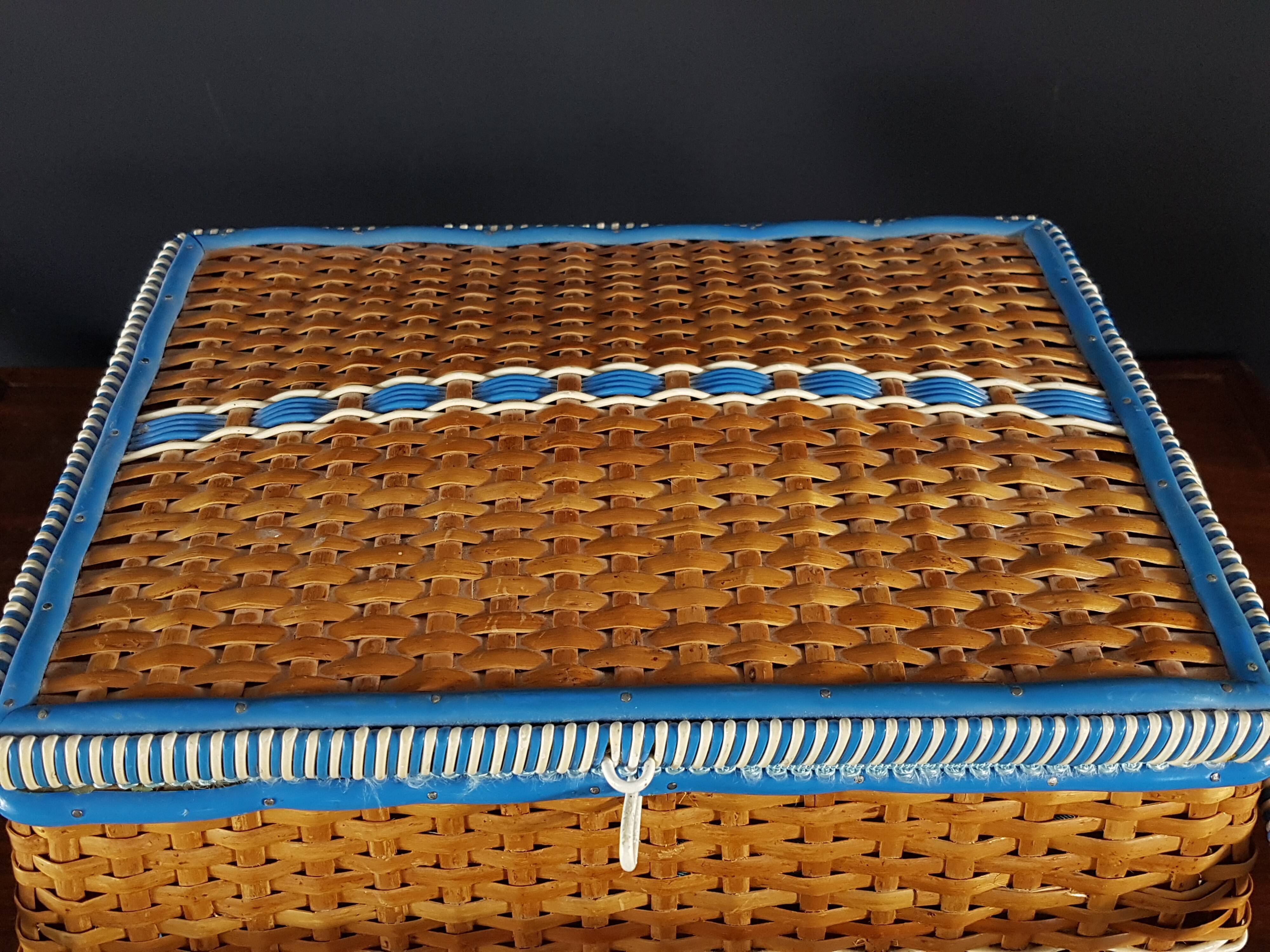 Vintage wicker sewing box 60