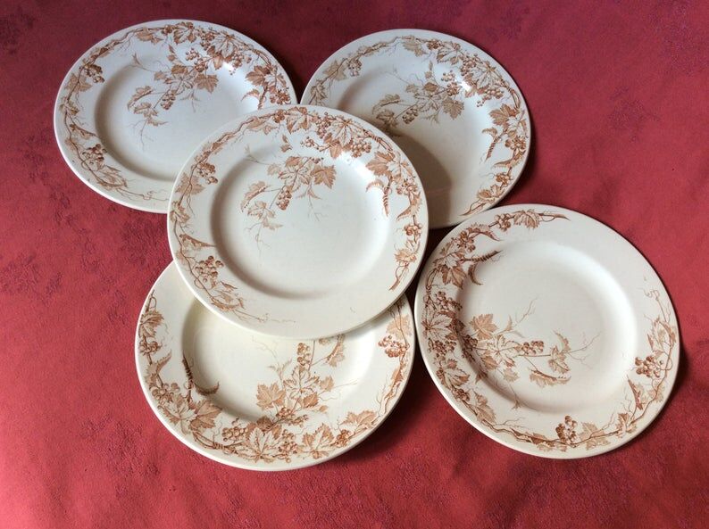 Set of 4 plates of old flat earth iron decor of vine leaf