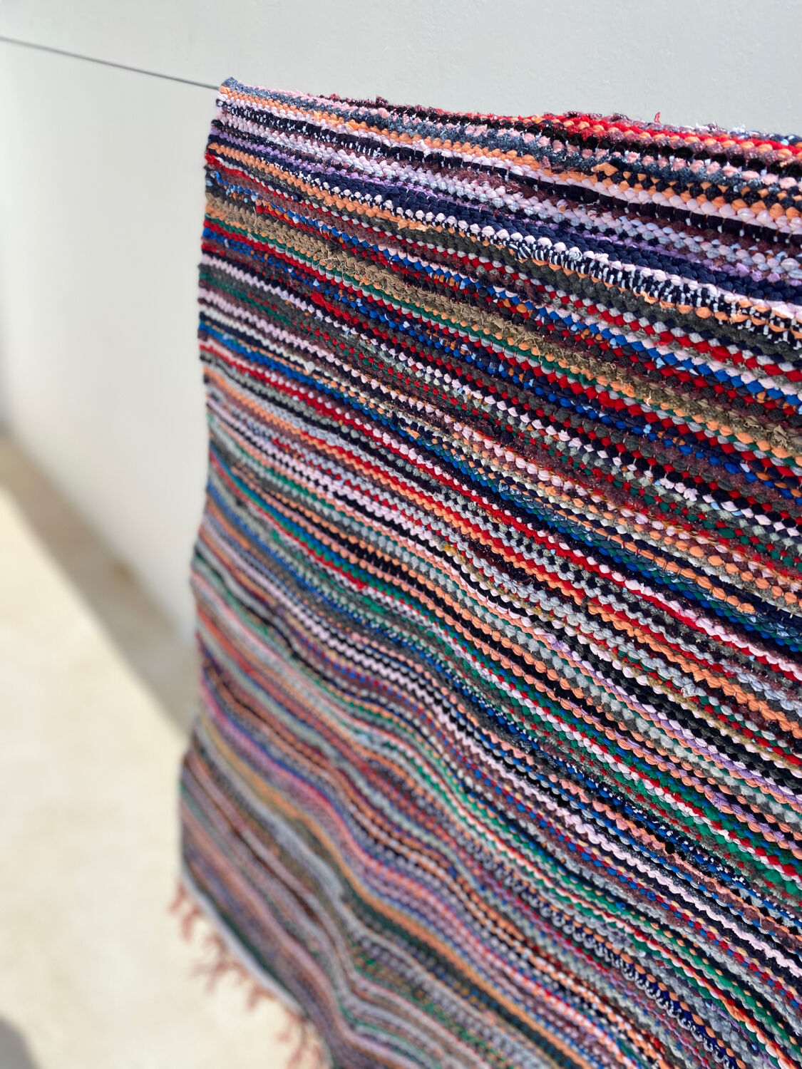 Tapis kilim fines rayures rosé