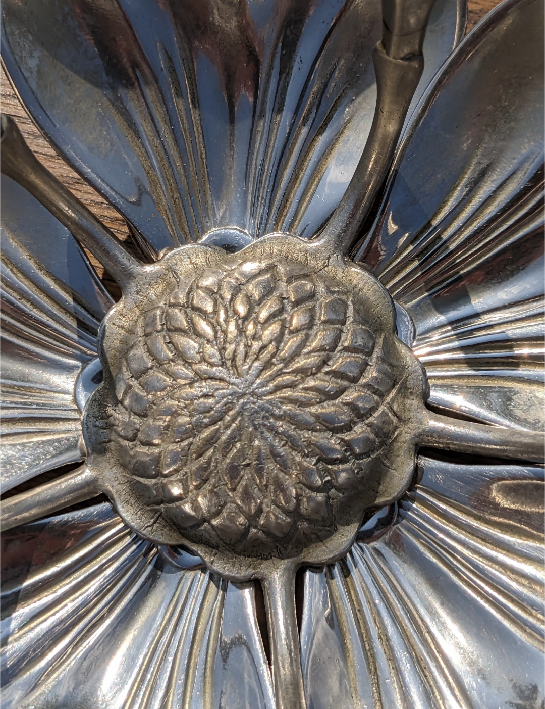 Silver metal flower ashtray