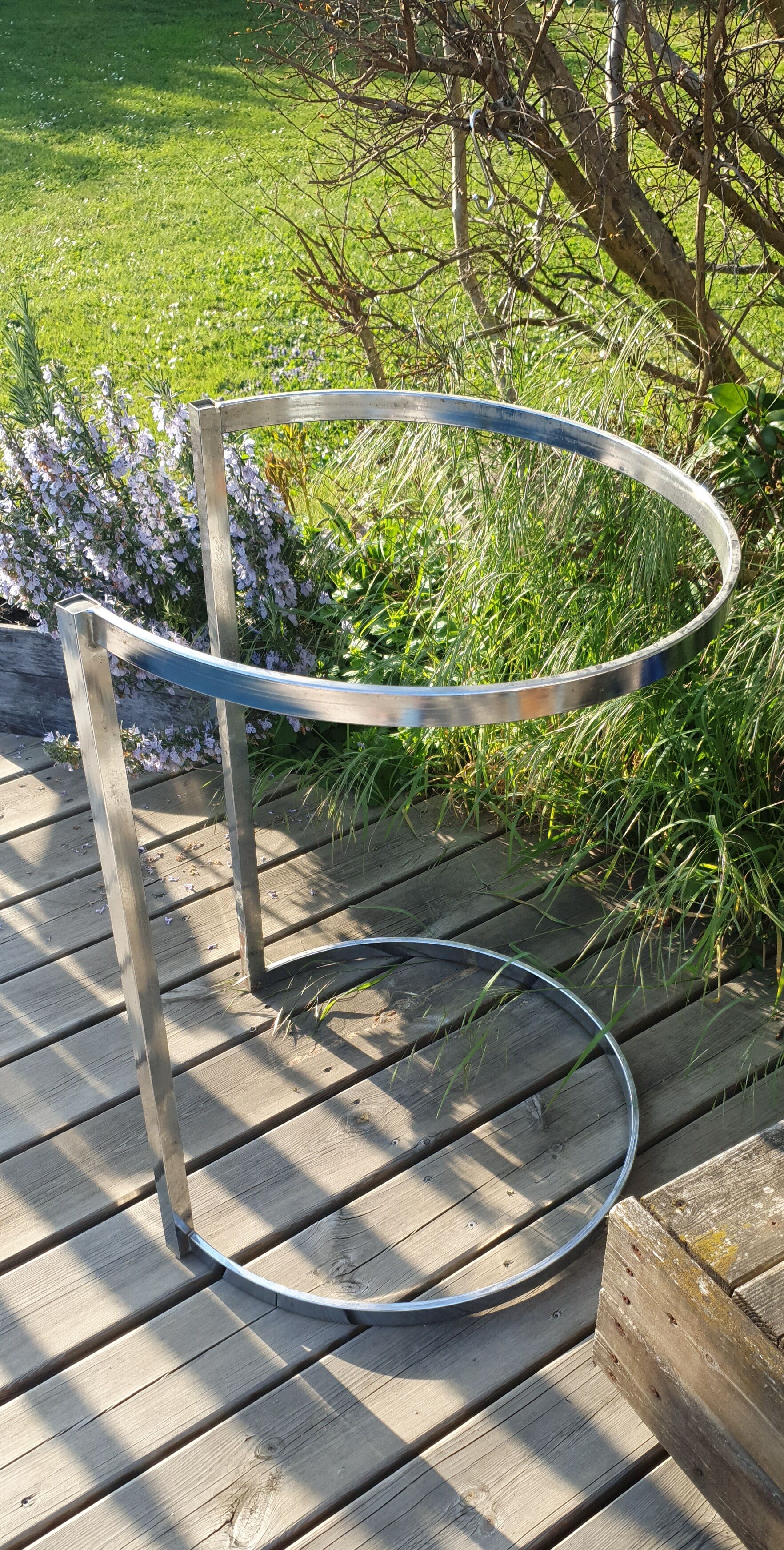 Rattan basket on foot