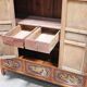 Armoire de mariage chinoise ancienne en orme sculpté et laqué – École de Ni