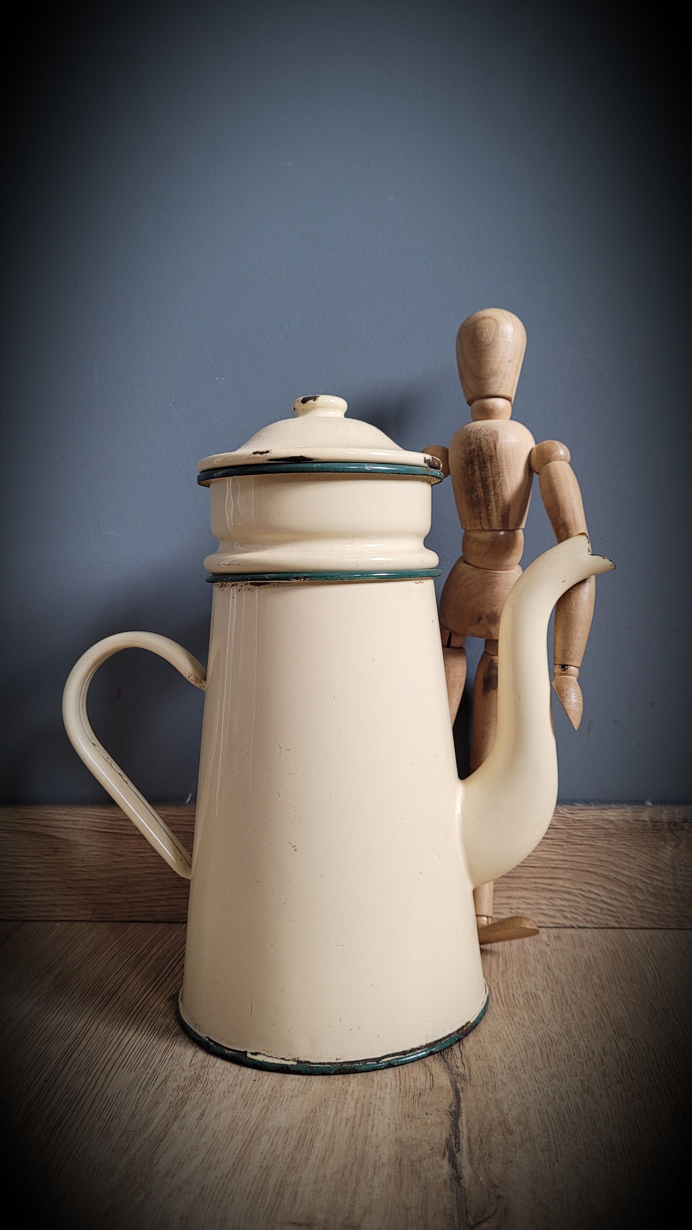 Green beige enamelled coffee maker 28