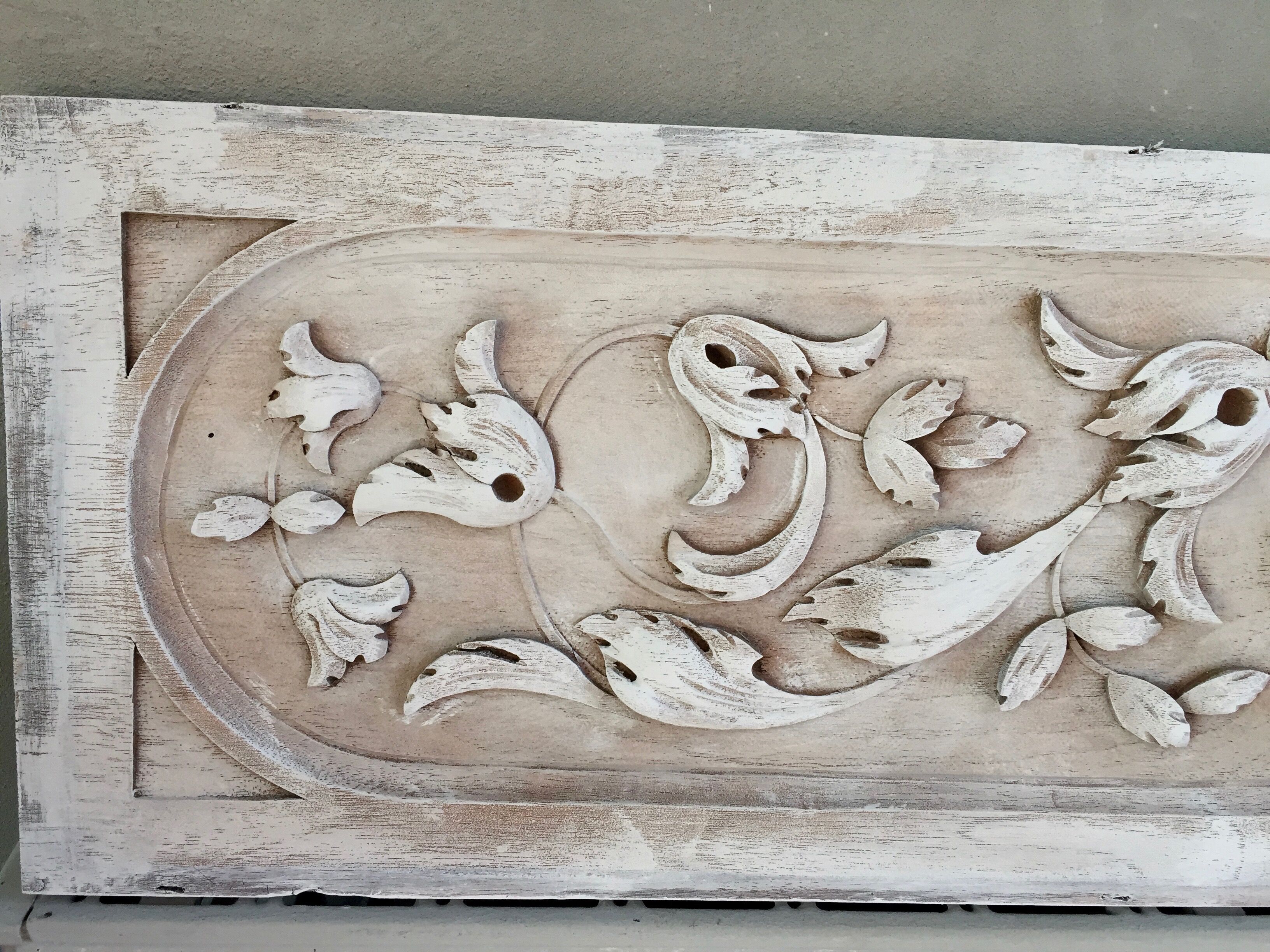 Paire de panneaux en bois sculpté