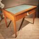 Table à écrire en bois jaune