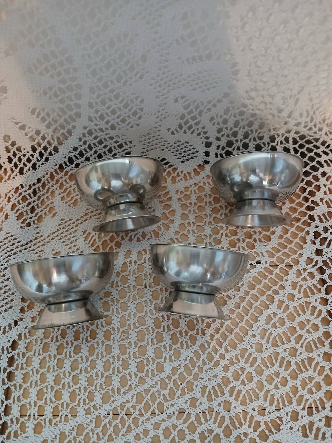 4 stainless steel ice cream/sorbet cups