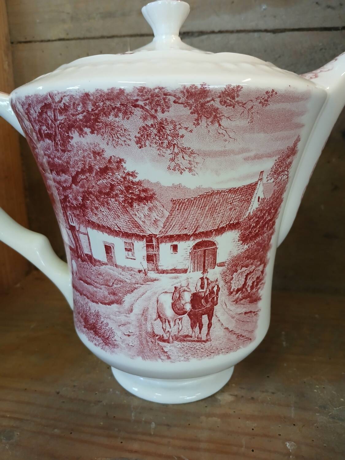 Antique coffee pot in Maastricht faience.