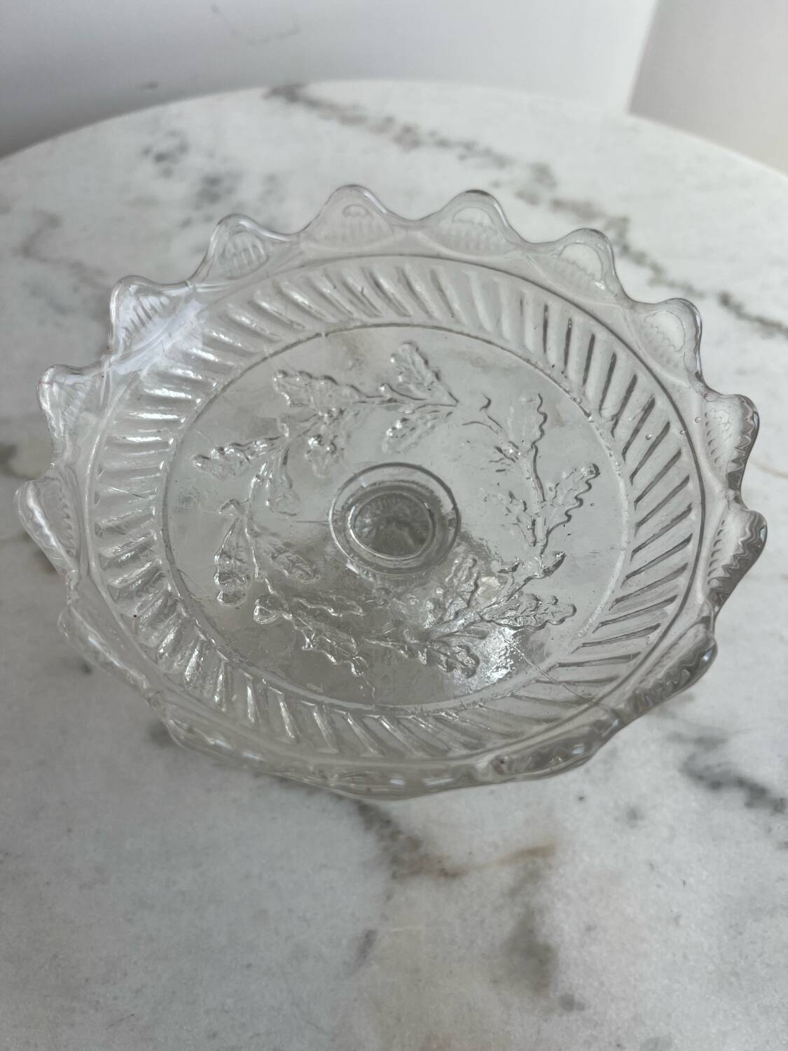 Glass plate with leaf pattern