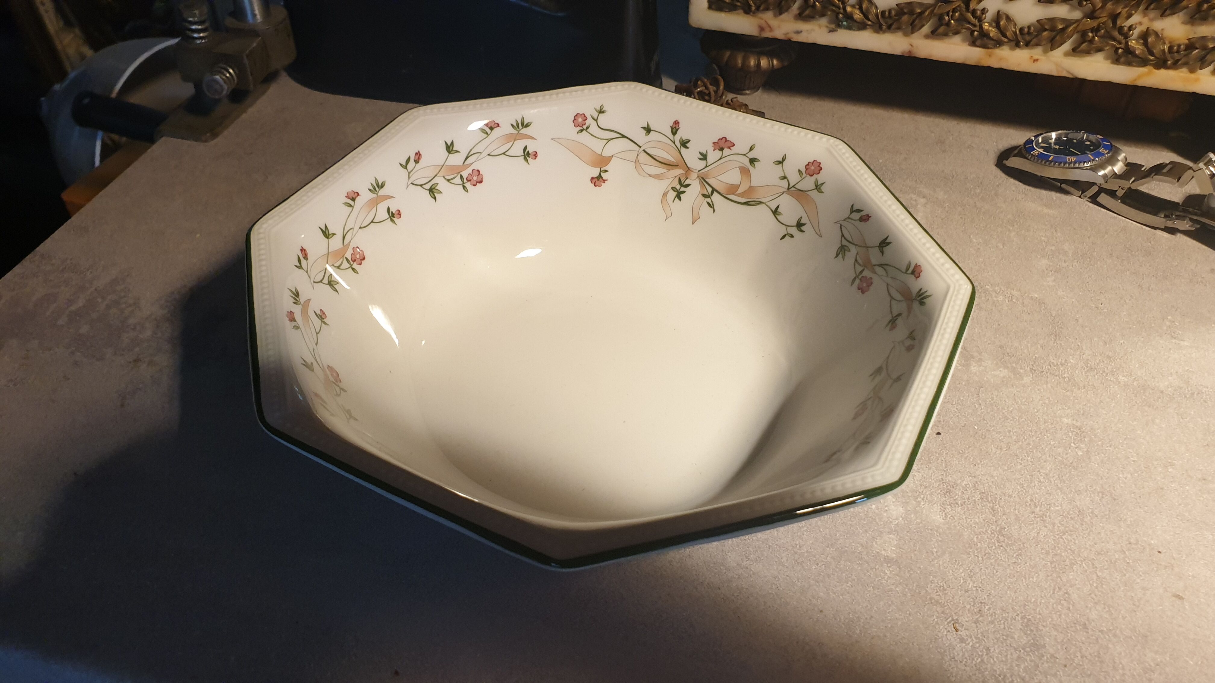 Johnson Brothers salad bowl 1980s "Eternal Beau"