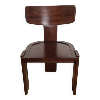Chaise bistrot brutaliste