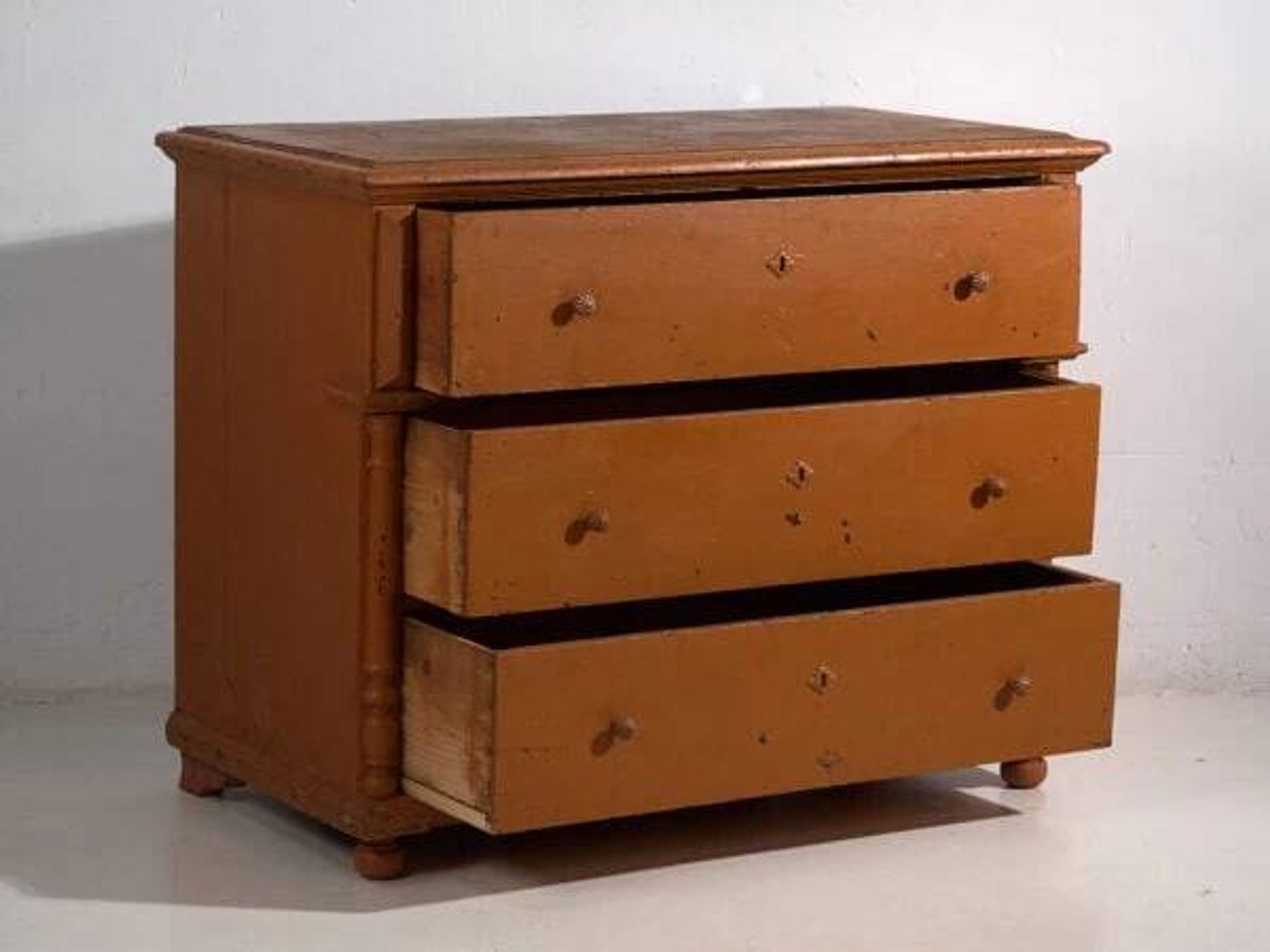 Antique chest of drawers with ochre patina (c.1920)