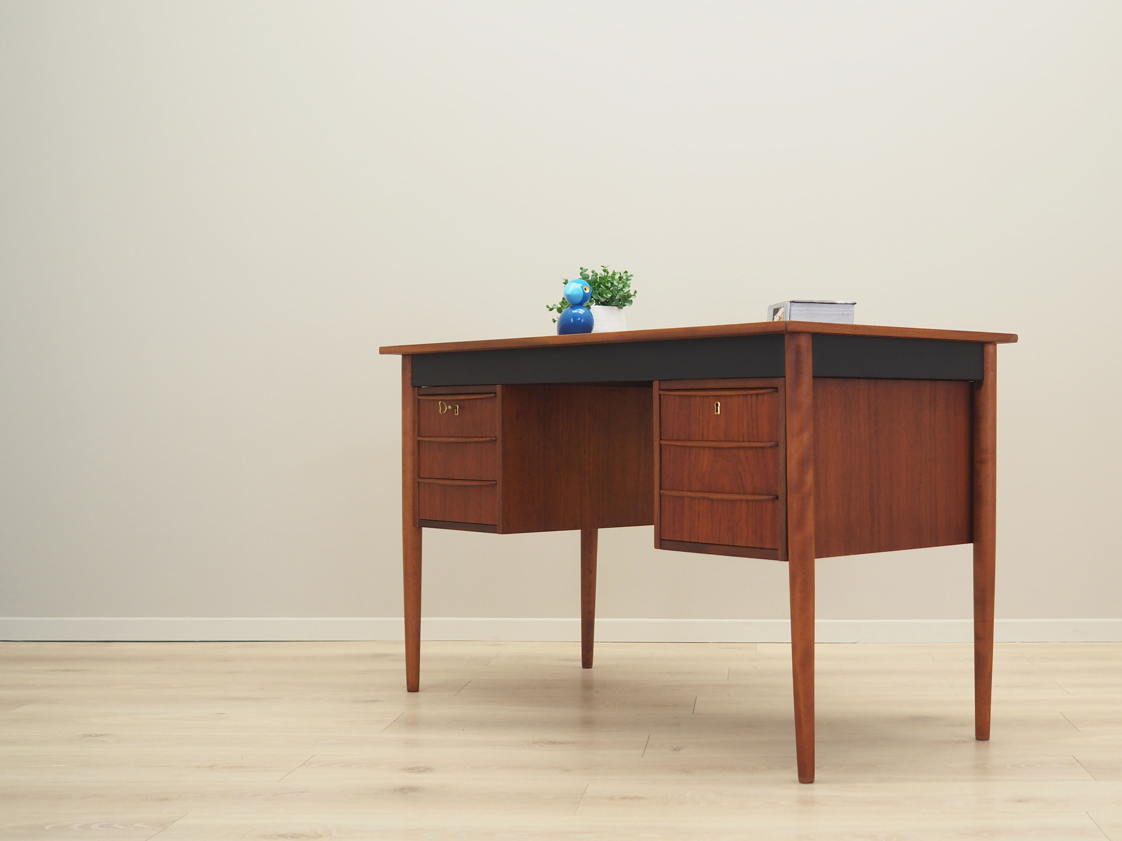 Desk teak, Danish design, 70's