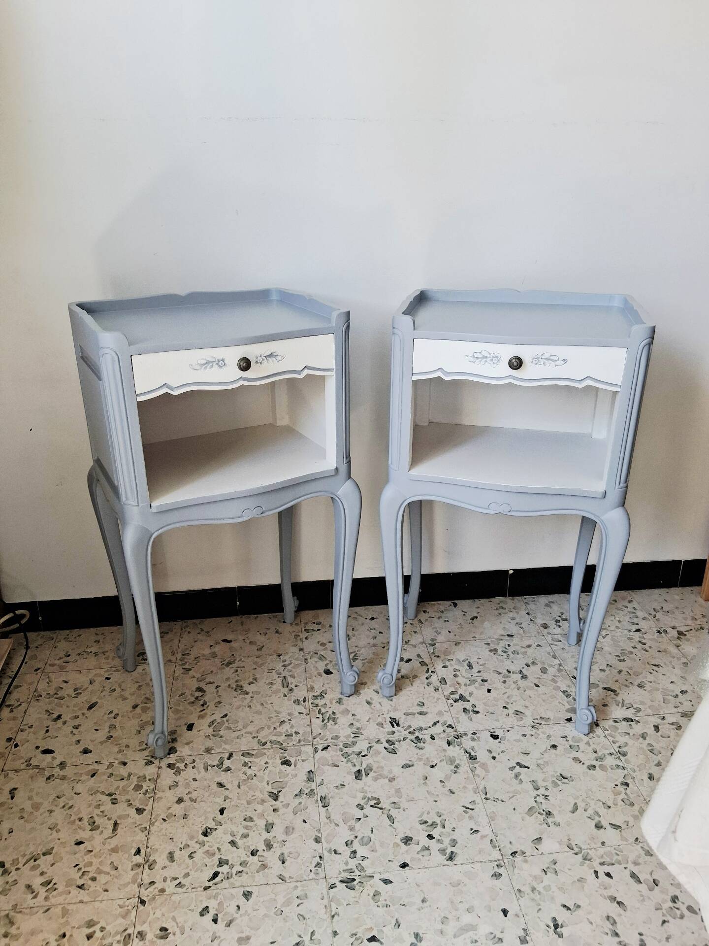 Set of 2 bedside tables