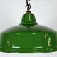 Suspension industrielle en émail vert britannique, années 1960