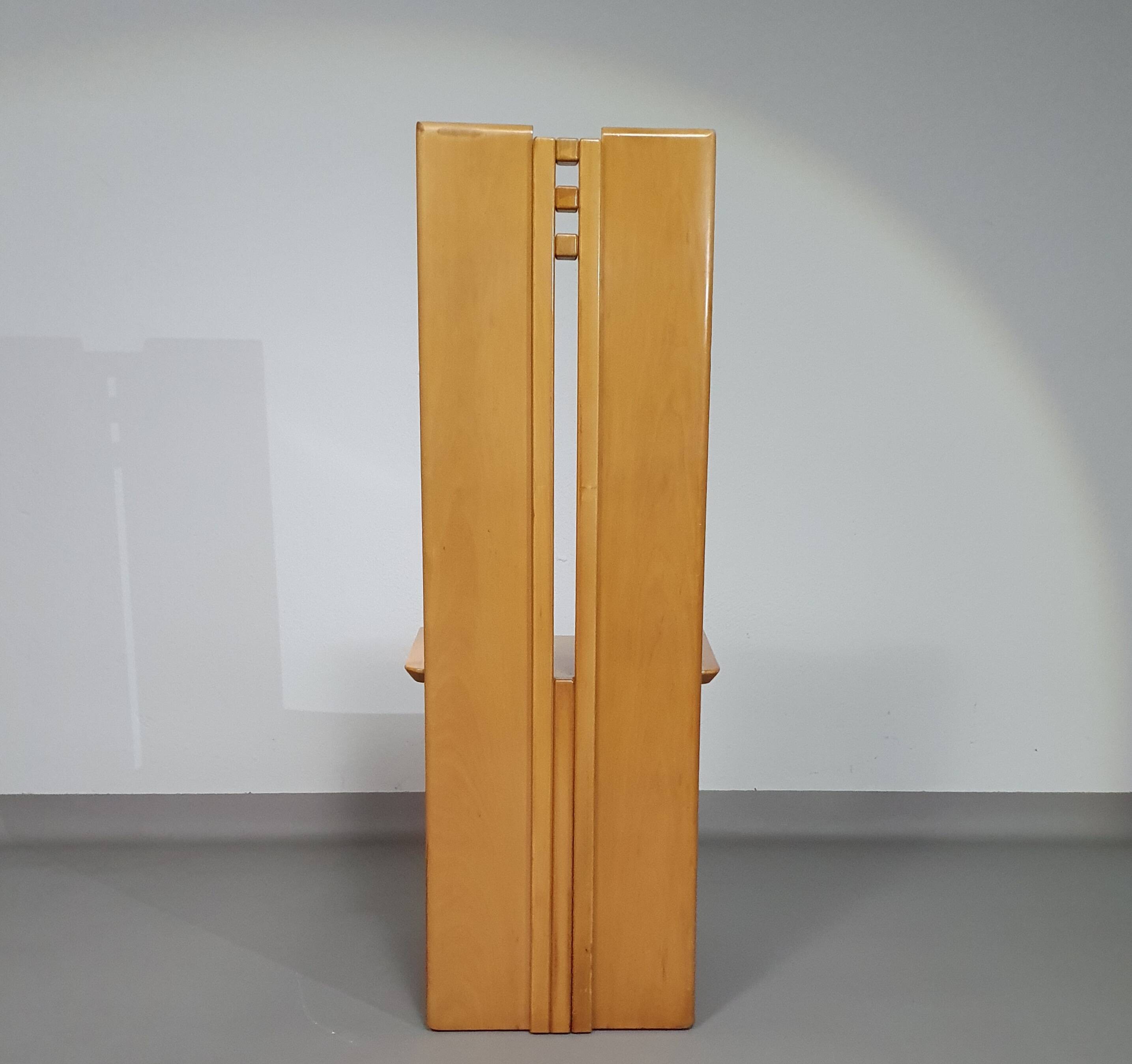 Mycene chair by Ferdinando Meccani for Meccani Arredamenti, 1978. Cherry chair. Dimensions 43.5 x 44