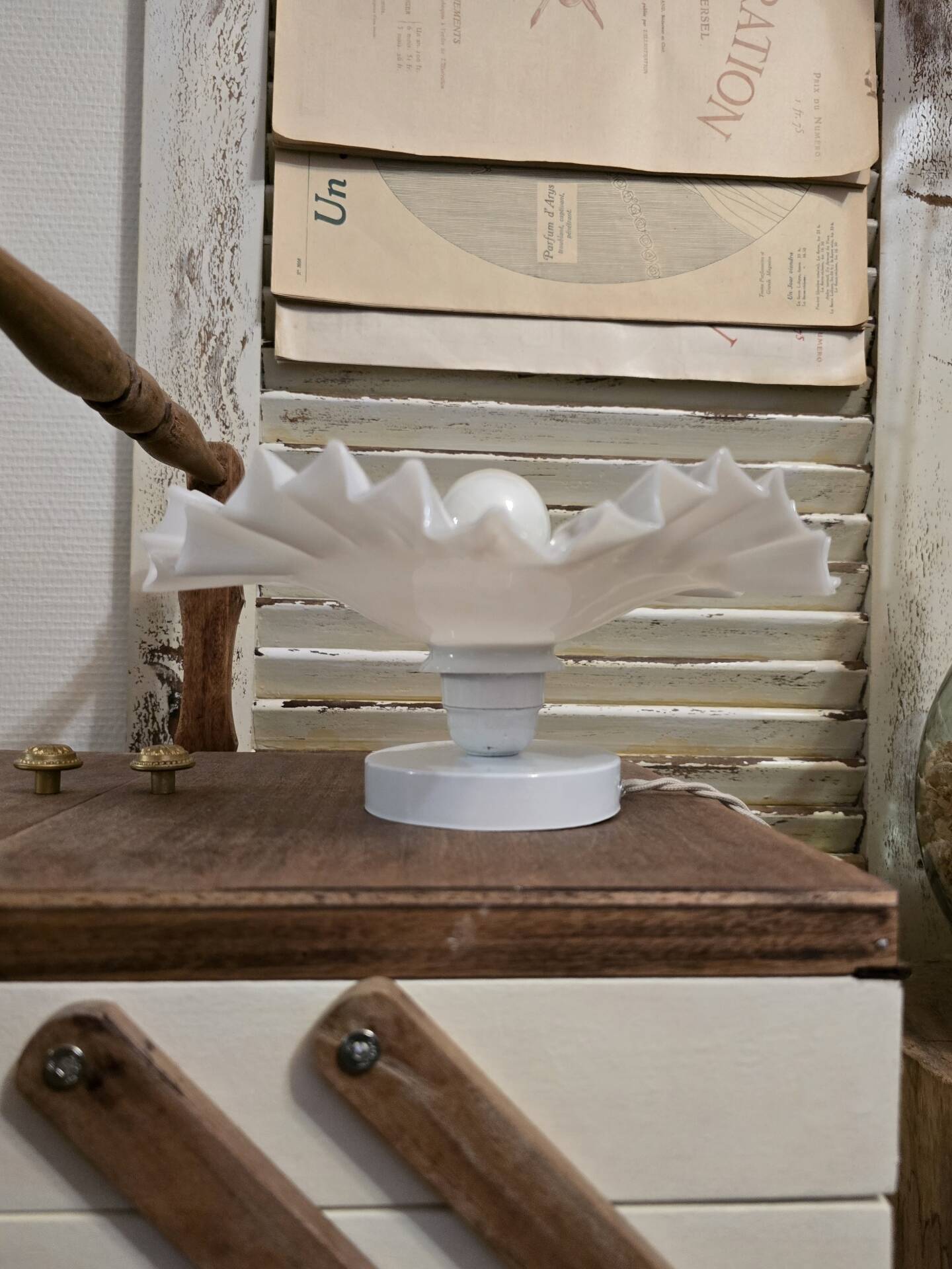 Vintage Flower / White Shell Wall Light – Very beautiful artistic model