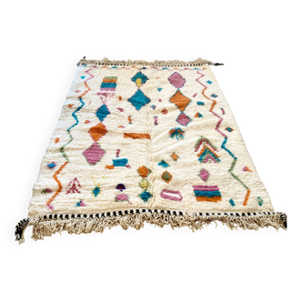 Magnifique tapis berbère à motifs colorés