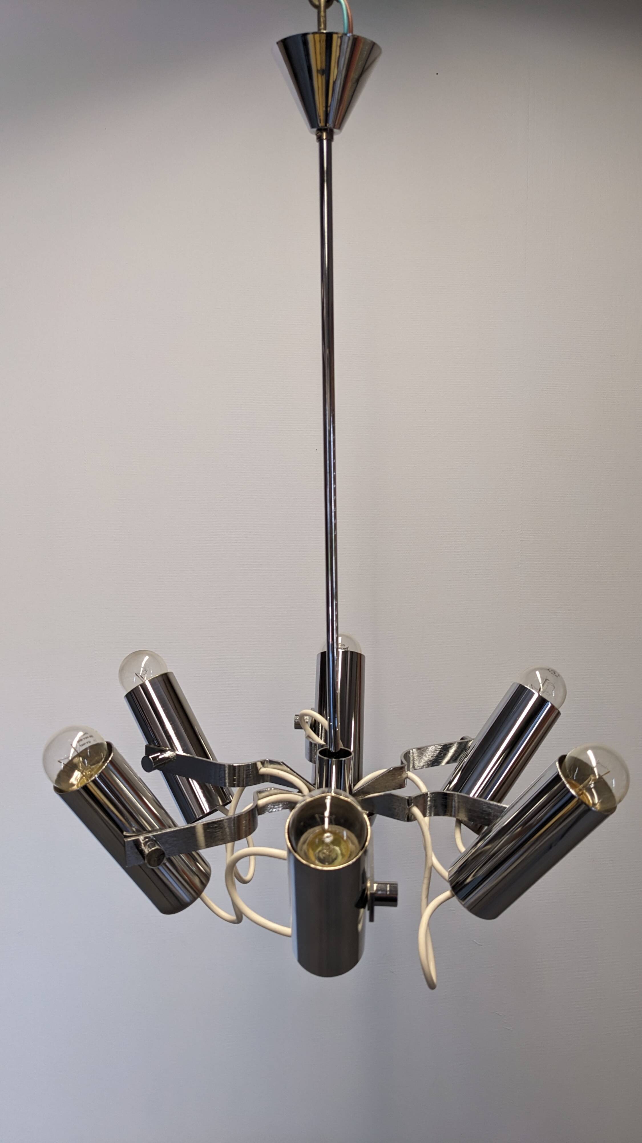 Modernist chandelier with 6 spots in chrome metal, France circa 1970.
