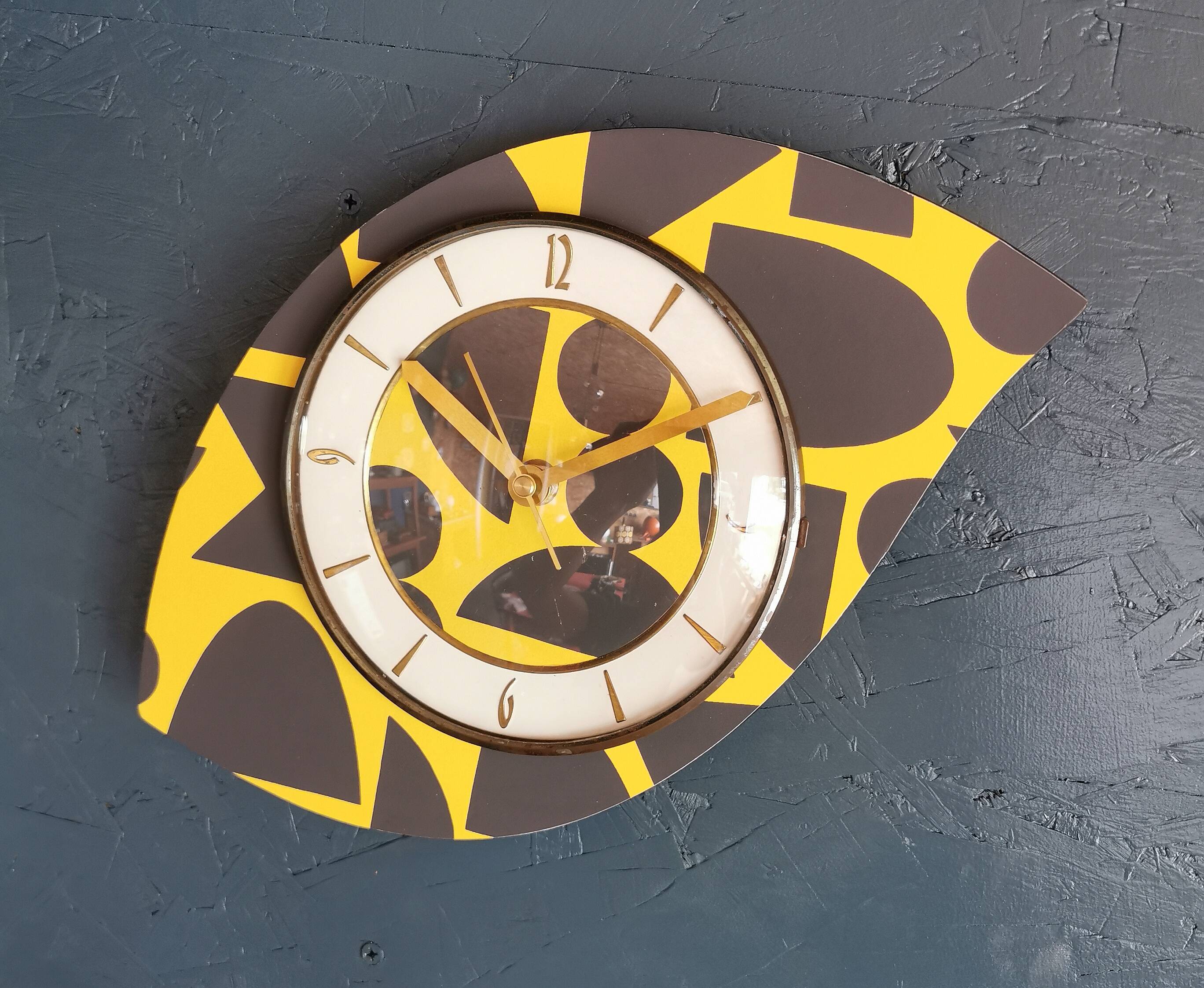 Vintage silent wall clock pendulum 60s "Anthracite yellow"