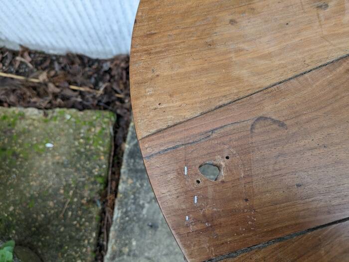 Small round table, pedestal table