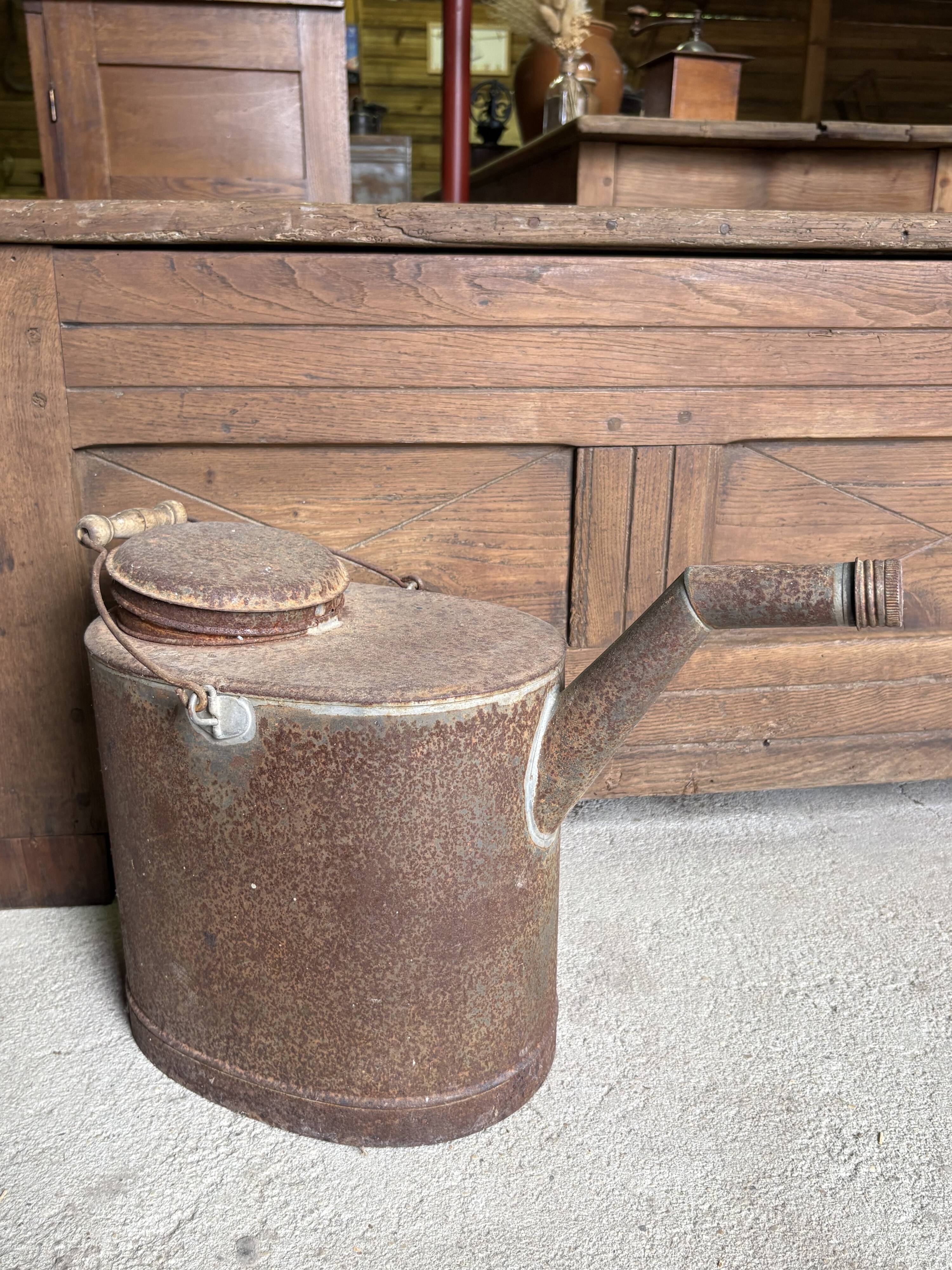 Maie ancienne en bois massif