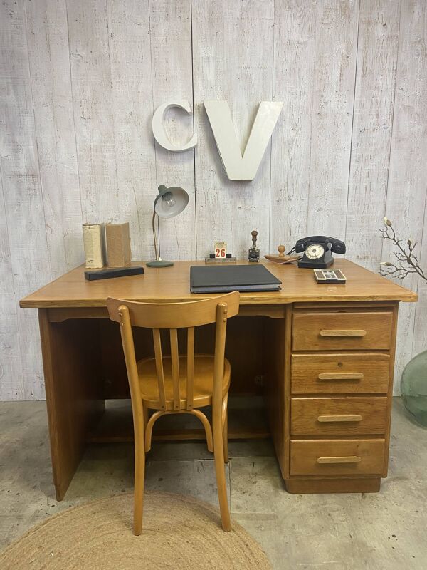 Bureau d'administration ancien