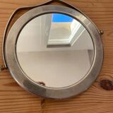 Miroir rond vintage en métal argenté.