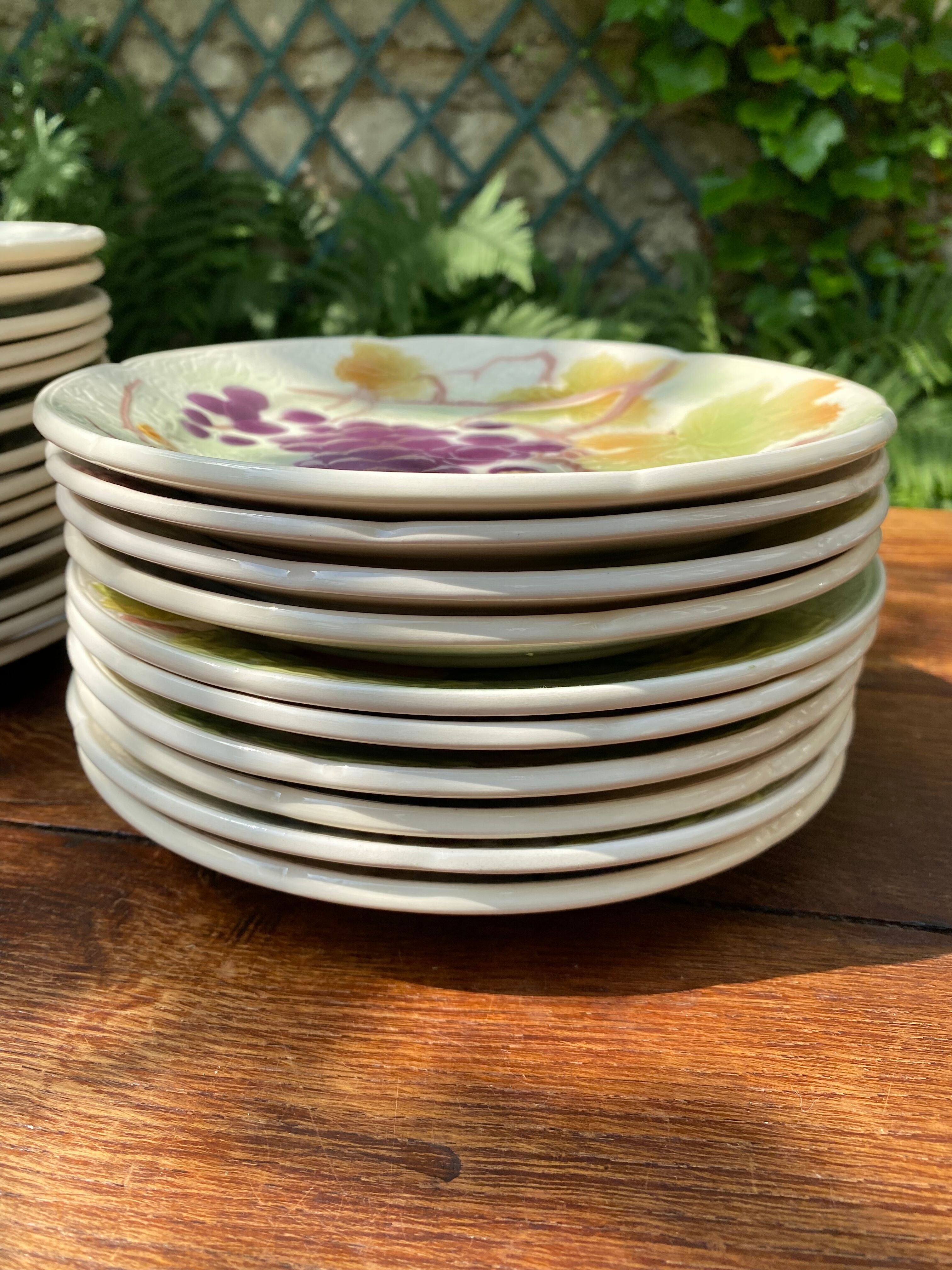 Service 10 plates and 14 sub-plates St Clement