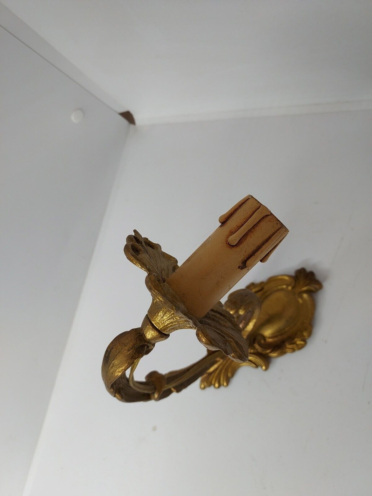 Bronze wall lamp