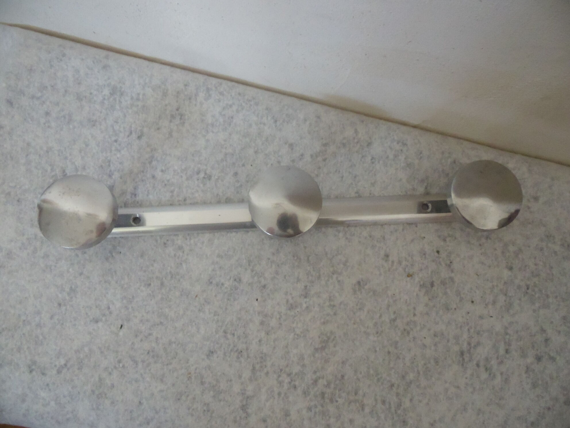 Chromed metal coat rack 3 circular hooks