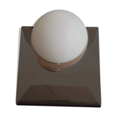 Lampe à poser plexiglas fumé et globe opaline blanc des années 70
