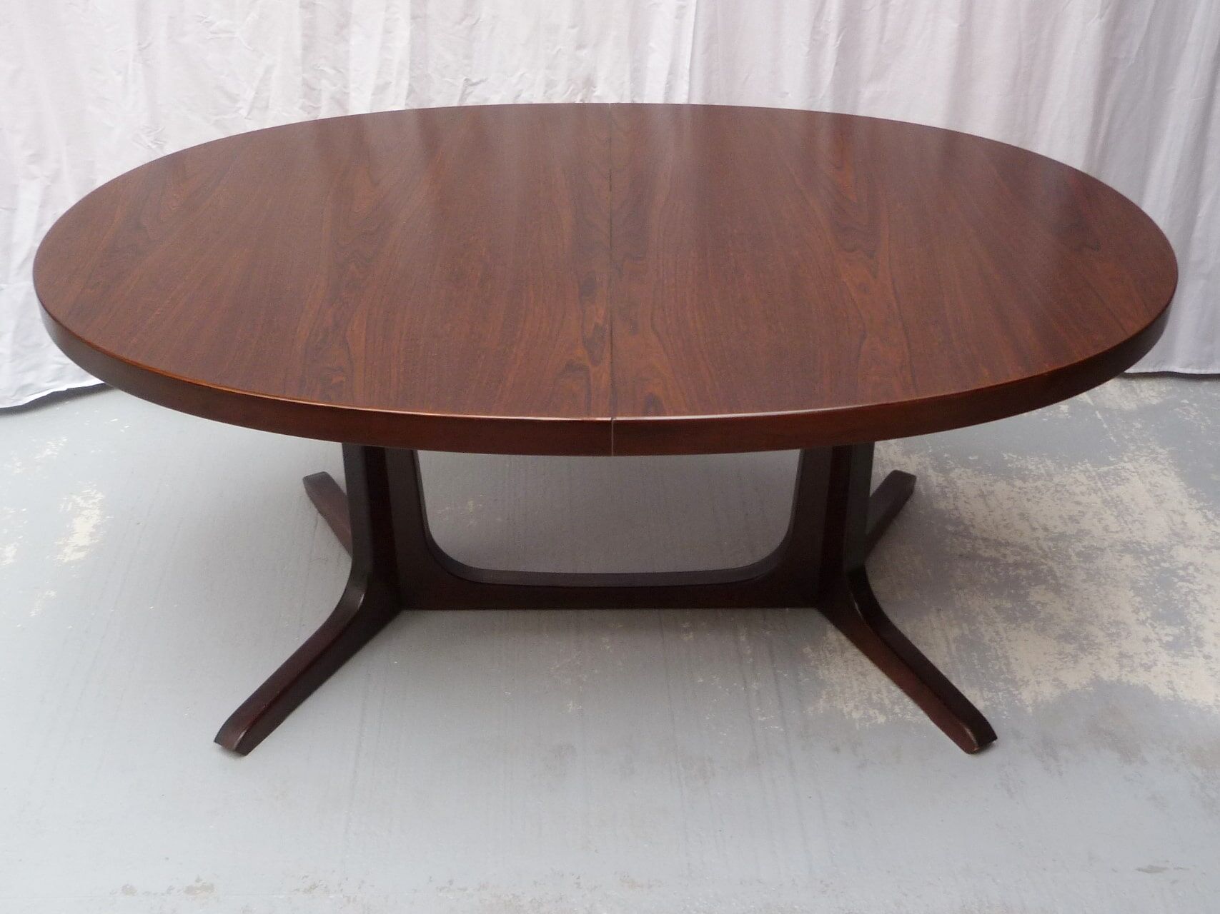 Baumann Oval Table