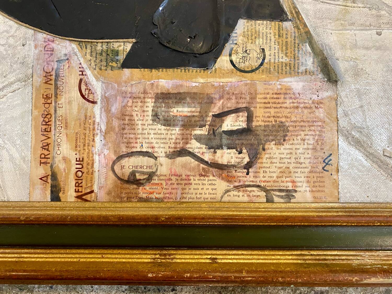 Modern sculpture table