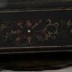 Table basse style chinois en bois noir et incrustrations de nacre