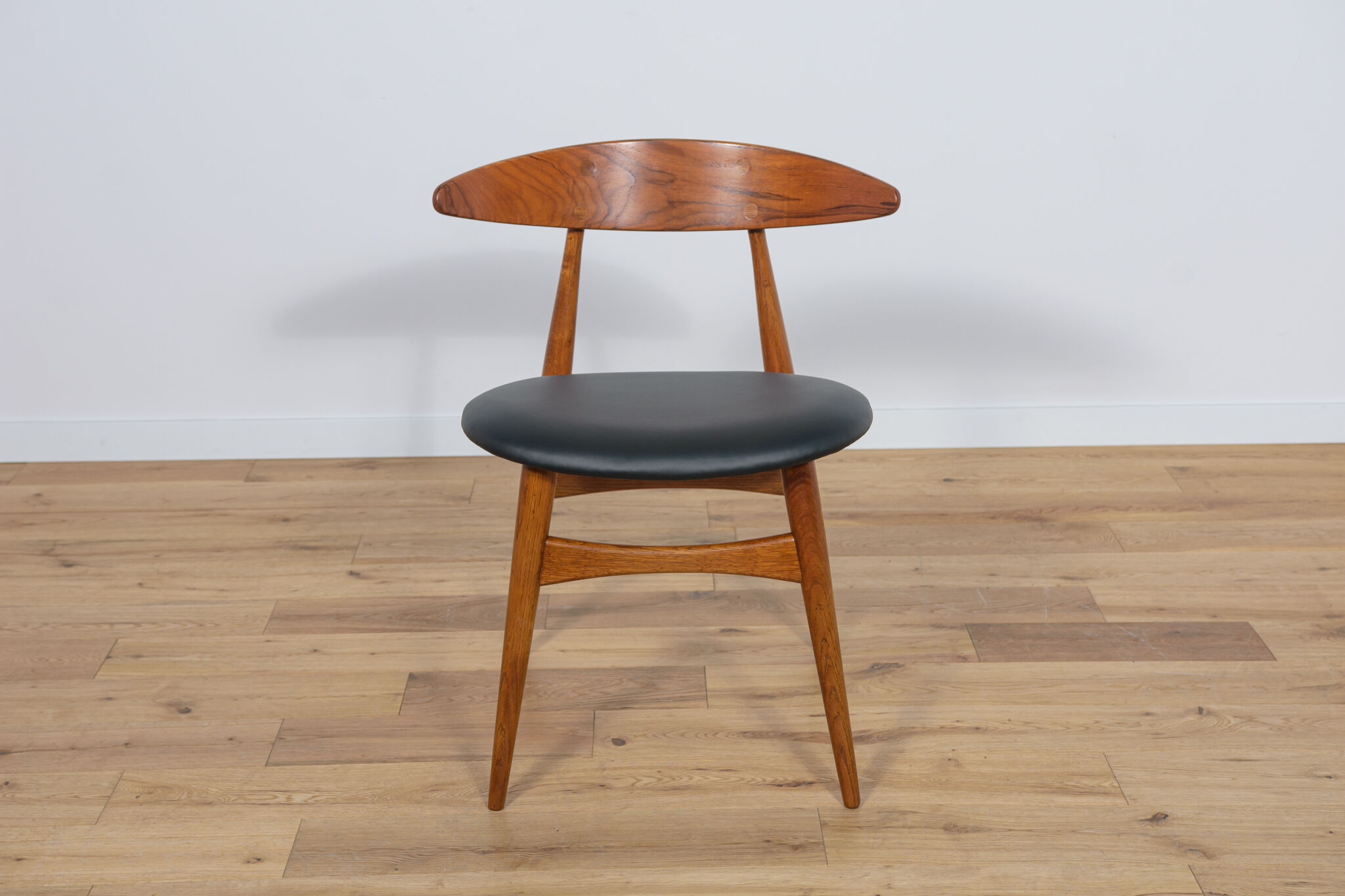 Mid century danish ch33 dining chairs by Hans J. Wegner for Carl Hansen & søn, set of 4