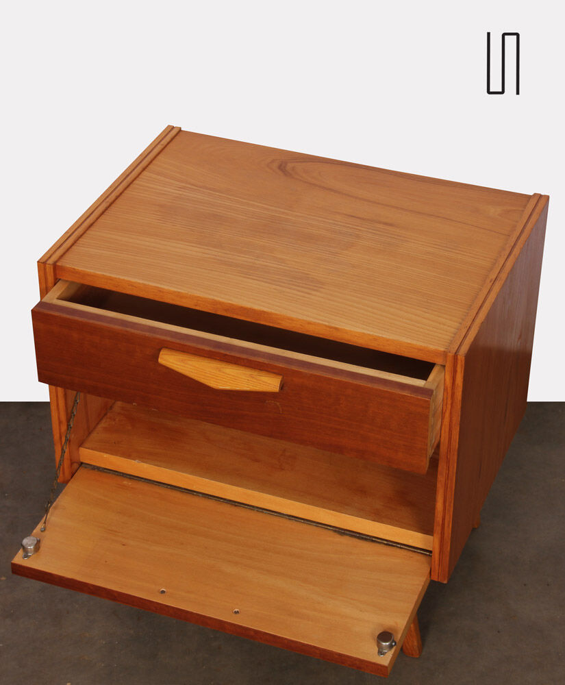 Table de chevet, fabrication tchèque datant des années 1960