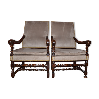Armchairs in walnut early 18th century in pair