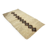 Handcrafted moroccan berber carpet 139 x 83 cm