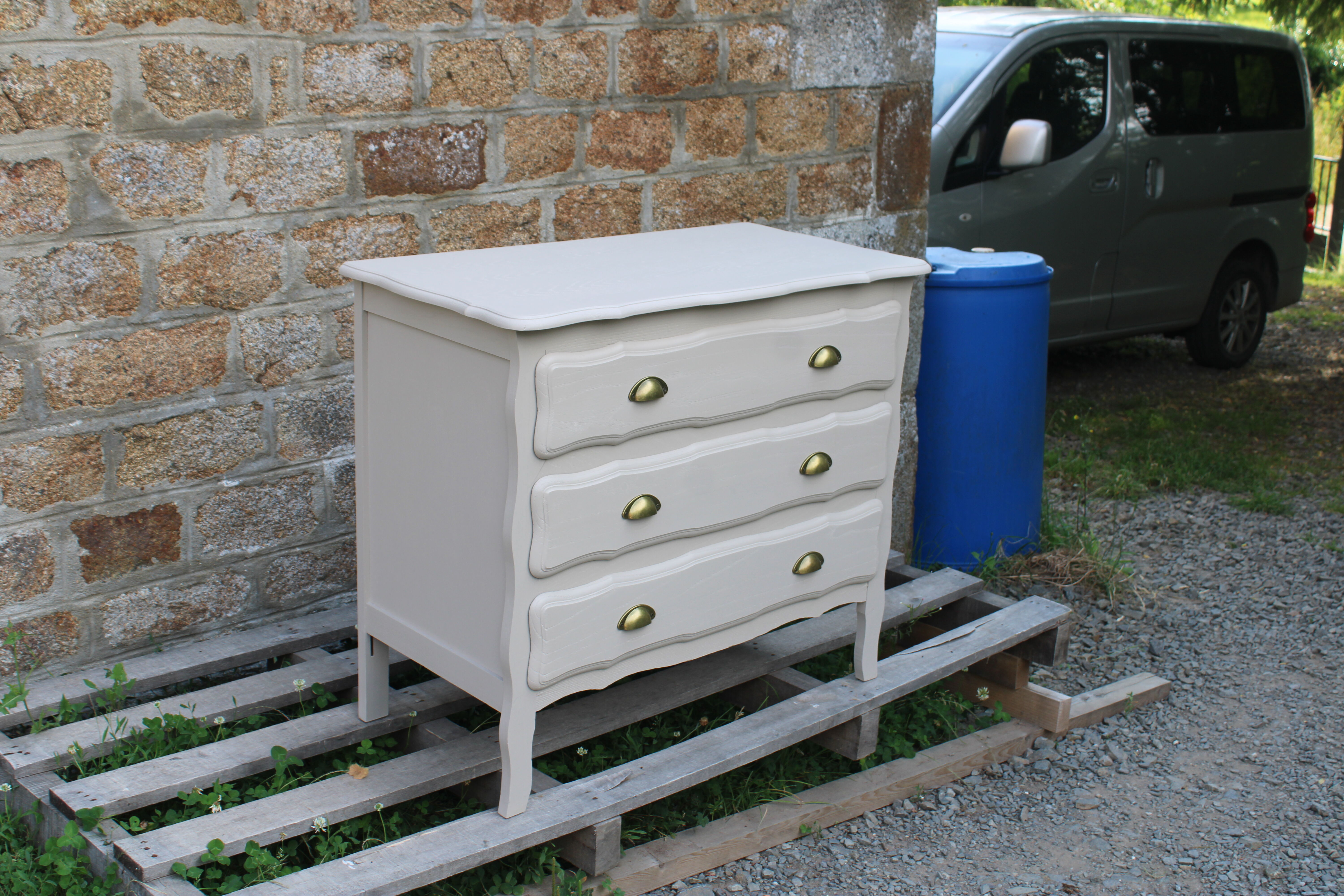 Commode vintage rénovée Greige Galuchat – Style campagne chic