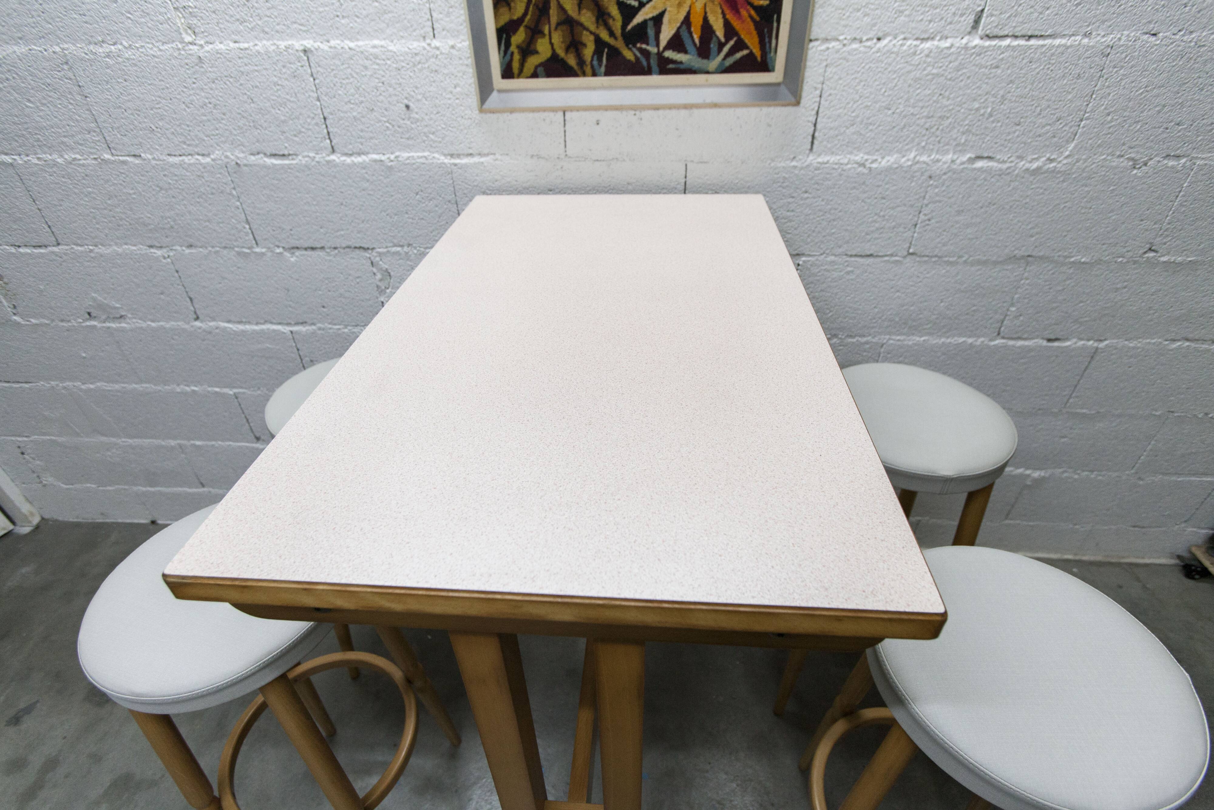 Standing table and 4 high stools Baumann 1990