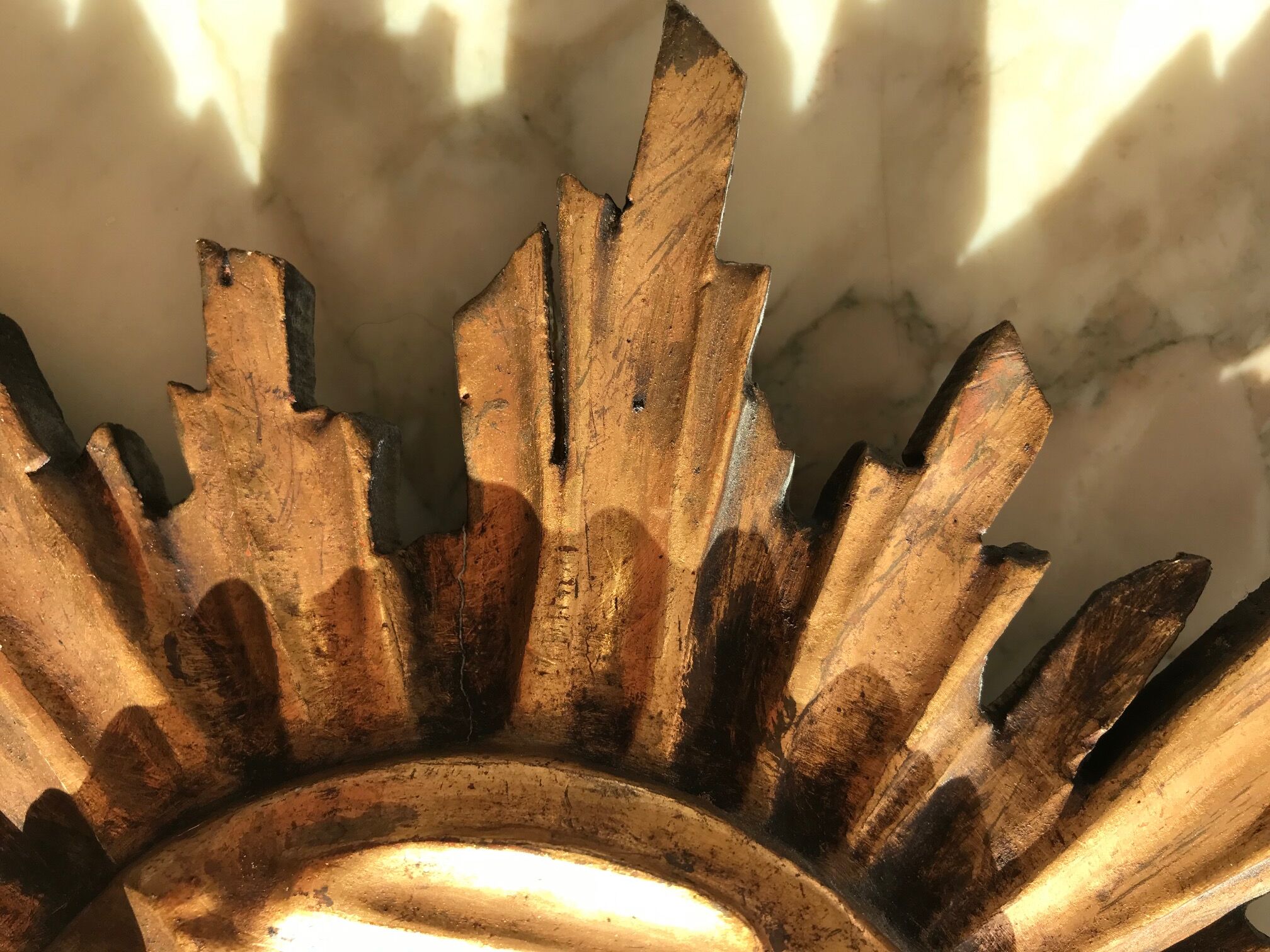 Sun mirror in gilded wood from the 1960s - L 27 cm