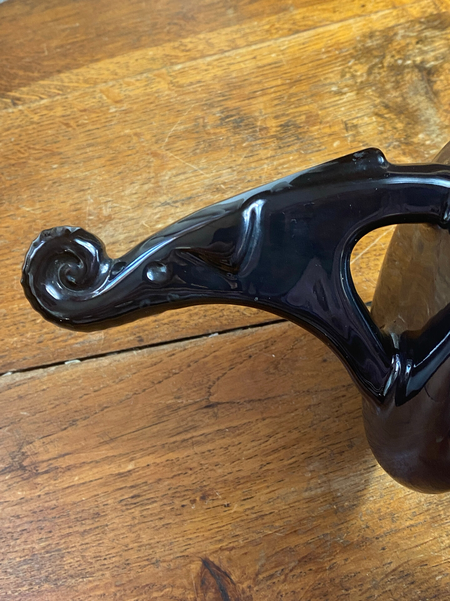 Éléphant en céramique vernissée