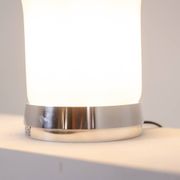 Angelo Mangiarotti. Lampe en opaline et métal chromé. Années 1980.